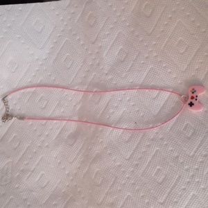 Gamer necklace in medium pink